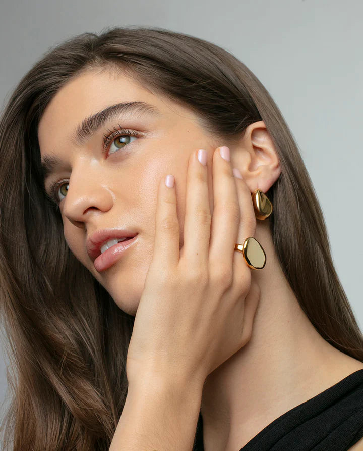 ANILLO DE MUJER DE ACERO DORADO PLANO. Ref. 14293A01212