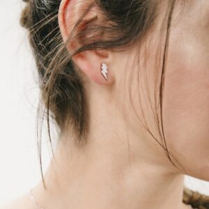 PENDIENTES RAYO CIRCONITAS PLATA DE LEY. Ref. 43.PE.23