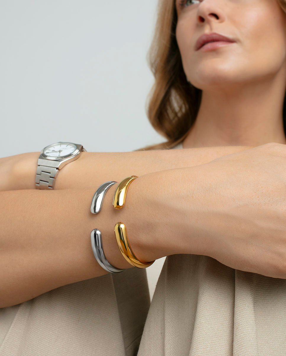 PULSERA DE MUJER DE ACERO IP DORADO RÍGIDA CON BISAGRA