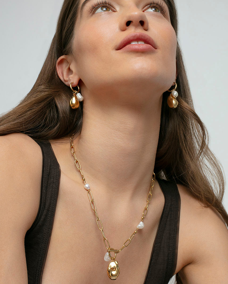 COLLAR DE MUJER DE ACERO IP DORADO CON PERLAS NATURALES