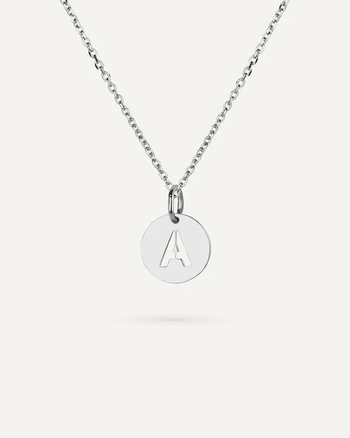 COLLAR CON INICIAL EN PLATA DE LEY