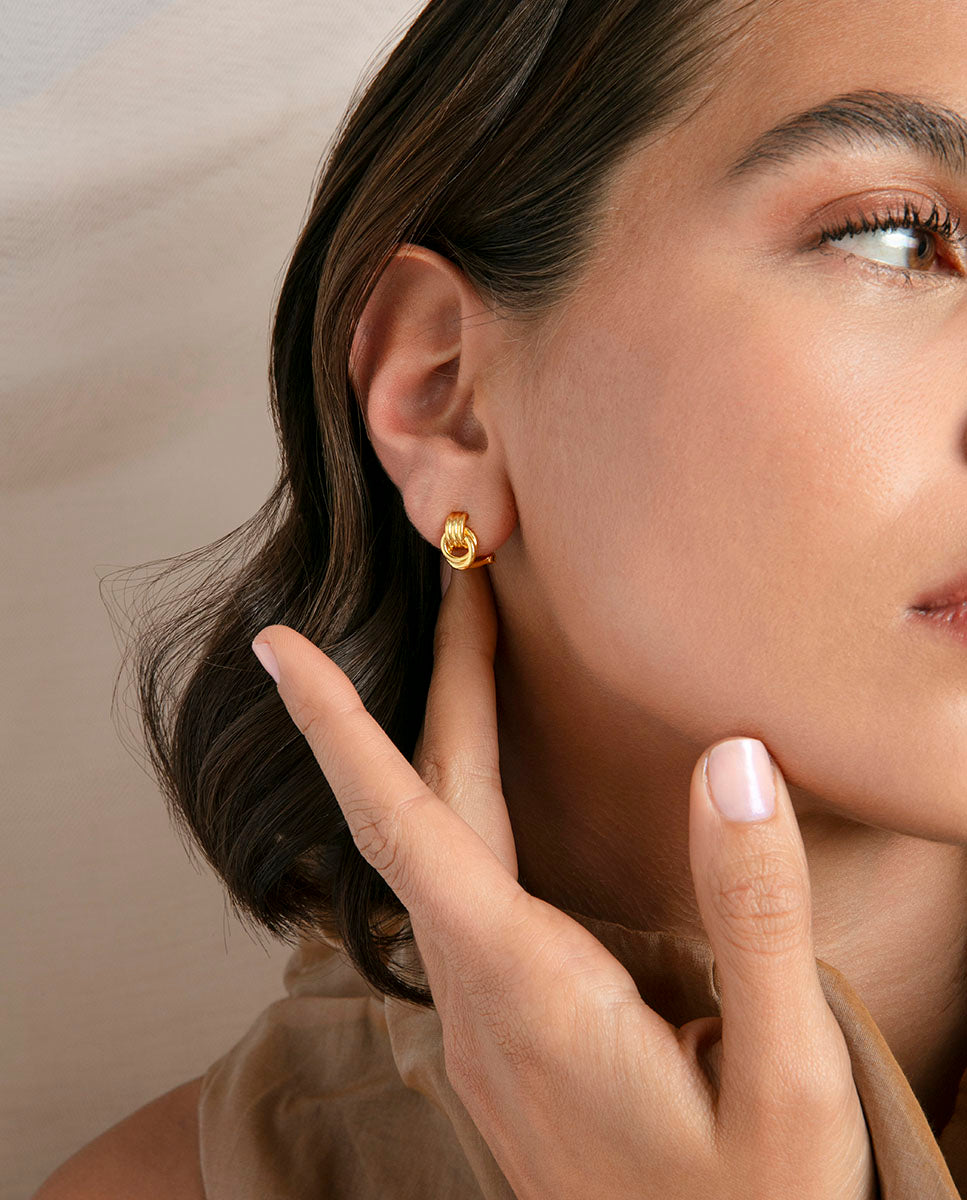 PENDIENTES DE PLATA DE PRIMERA LAY CON BAÑO DE ORO AROS ENLAZADOS