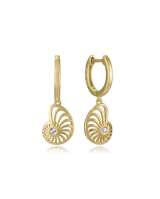 PENDIENTES DE PLATA DE PRIMERA LEY CON BAÑO DE ORO, COLGANTE EN FORMA DE CARACOL DE MAR