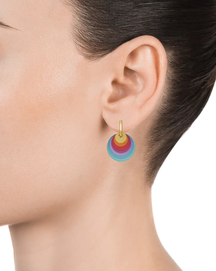 PENDIENTES COLORS DE ACERO DORADO Y RESINA MULTICOLOR. Ref. 14030E01019